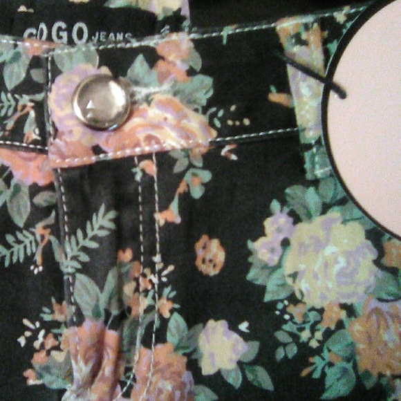 GoGo jeans floral shorts - Picture 6 of 6